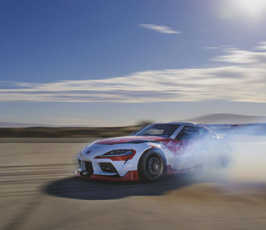 Sofőr nélkül driftelő Supra Sofőr nélkül driftelő Supra